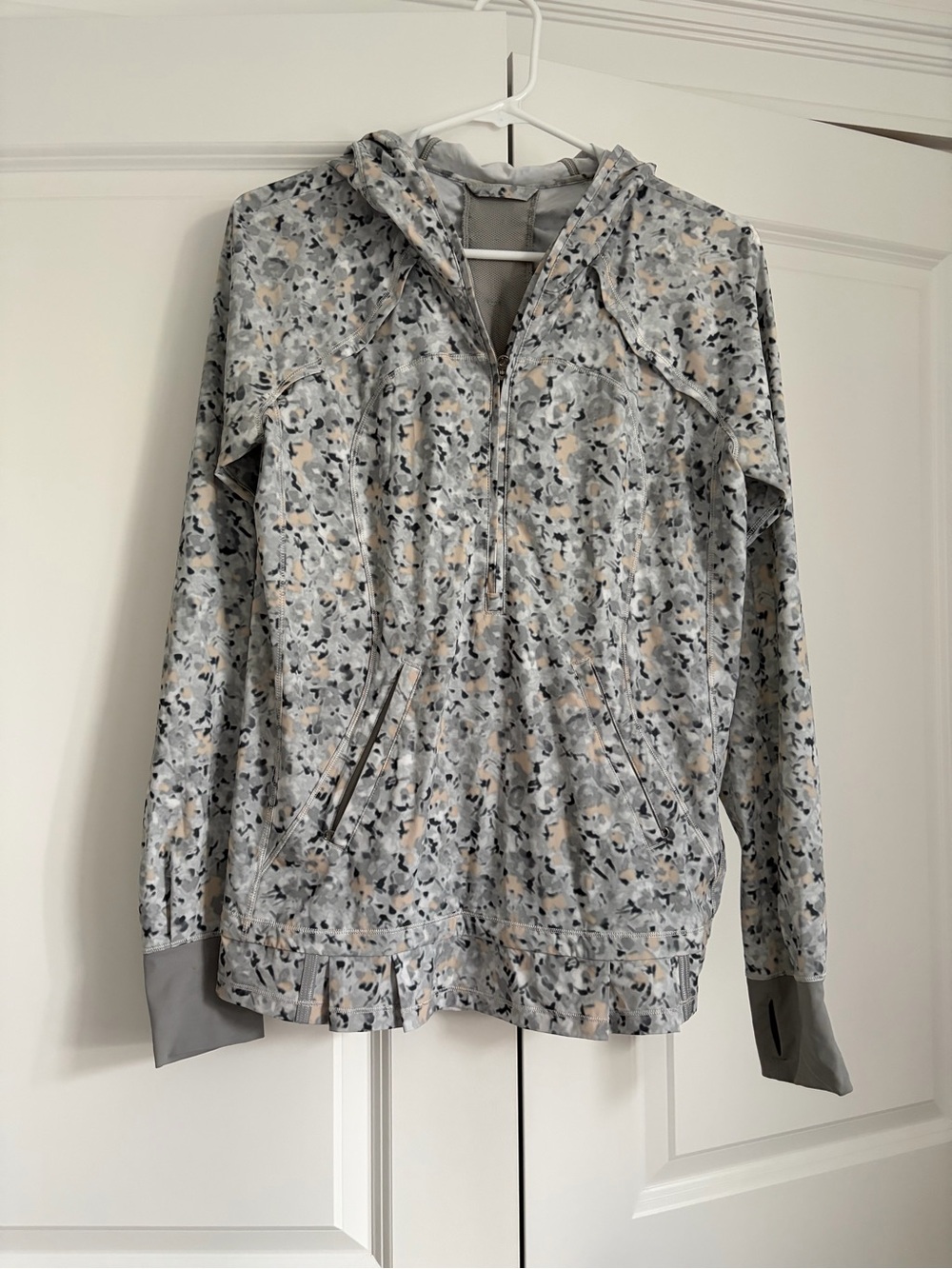 lululemon athletica Gray & Beige Printed Hooded Jacket